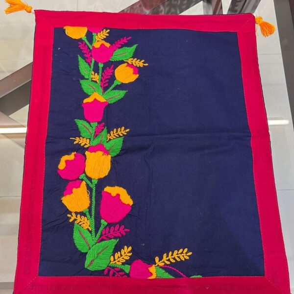 hand emb table runner 1