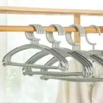 hanger with non slip grip