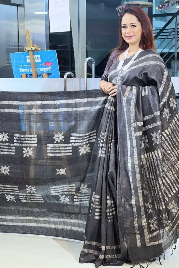 mom batik saree 12